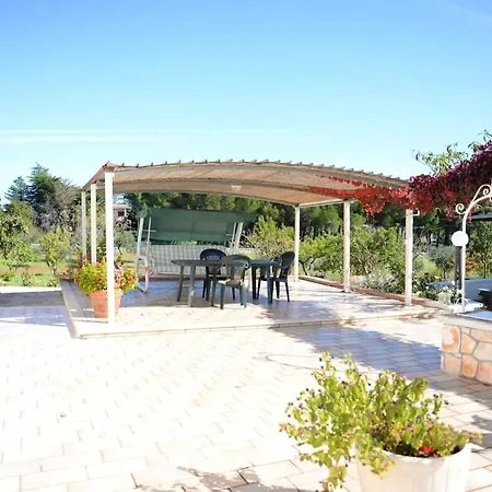 Charming House In + Garden Holiday home