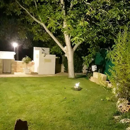 Charming House In + Garden Martina Franca