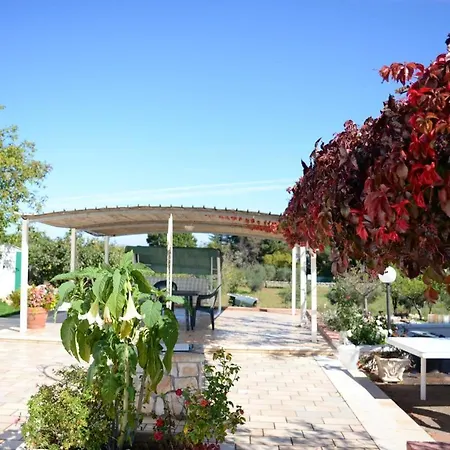 Charming House In + Garden Martina Franca
