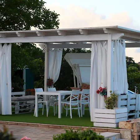 Charming House In + Garden Holiday home